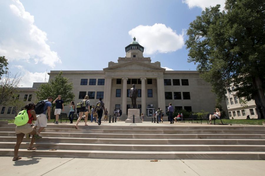 Students walk toward Cherry Hall on the first day of classes at WKU on Aug. 25 in Bowling Green. Mike Clark/HERALD